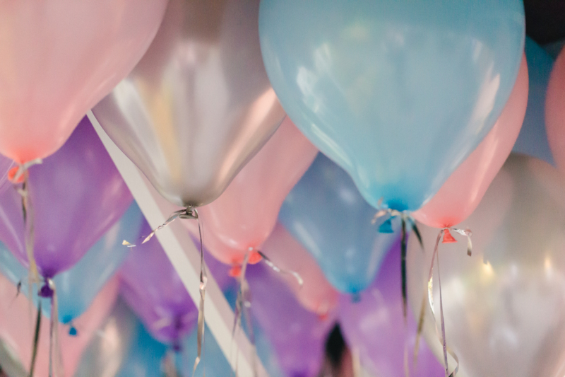 wedding balloons by sarahandsamuelphotography